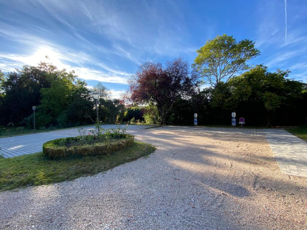 Logis HOTEL DU PARC photo 2