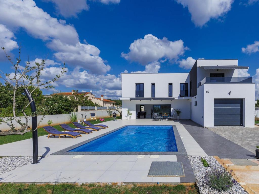 Villa Black&White by Interhome