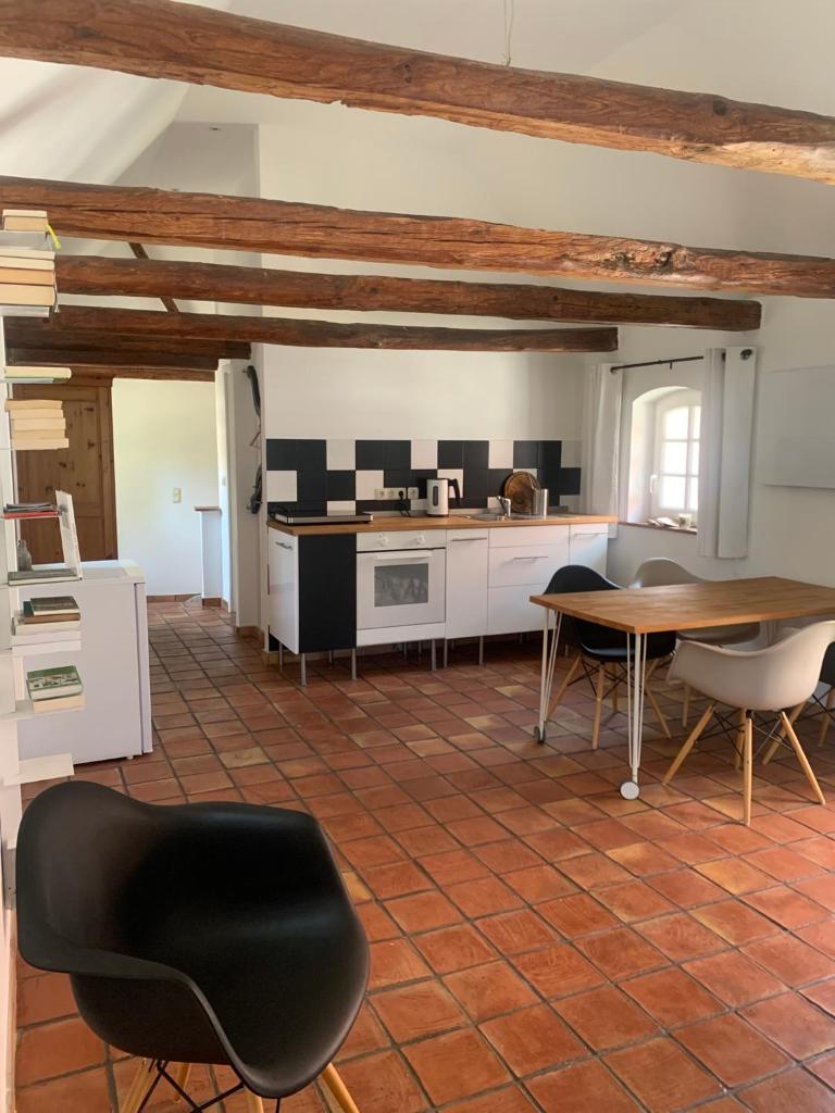 Studio auf denkmalgeschütztem Dreiseithof in Höfgen bei Grimma photo 1