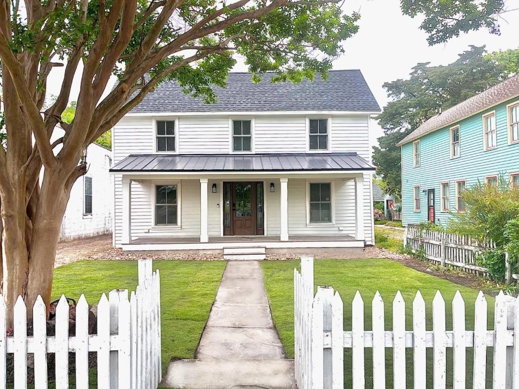 Siren of the Cape - Fully Renovated in 2023