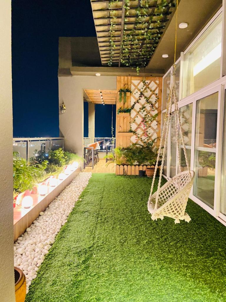 Luxury Penthouse with Taj Mahal view photo 2