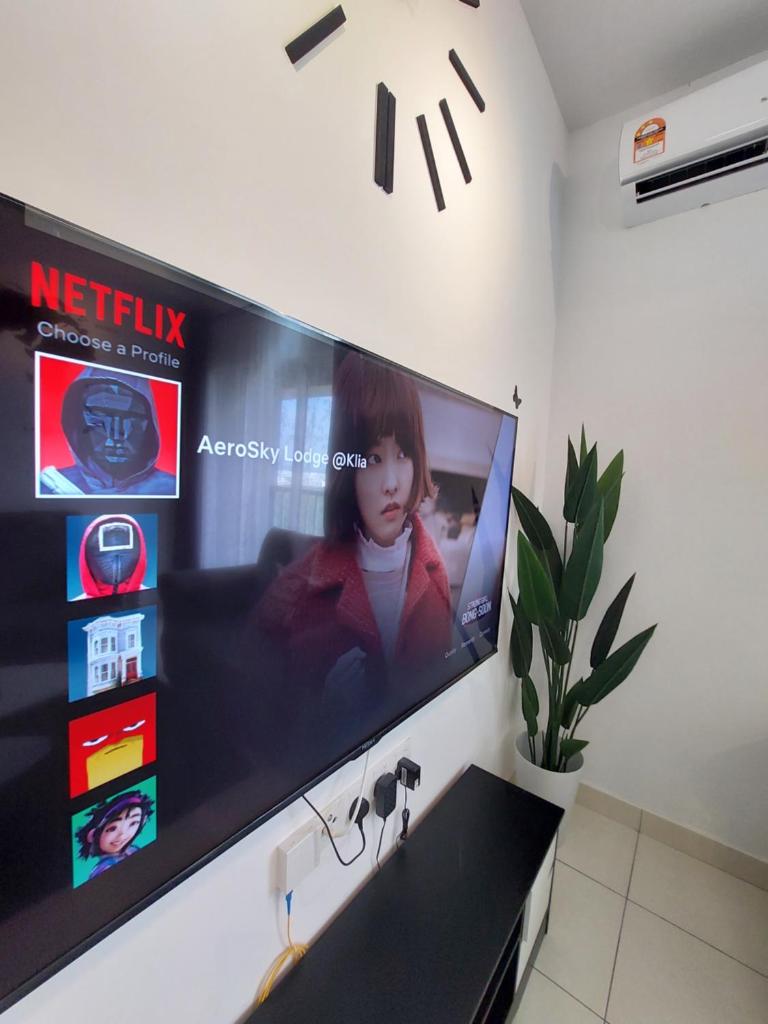KLIA AeroSky Homestay @ Alanis - Wifi + Netflix