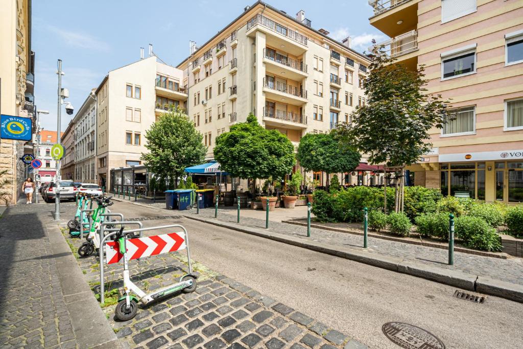 Prime Location Apartment - Free parking, AC - Tap to explore photos