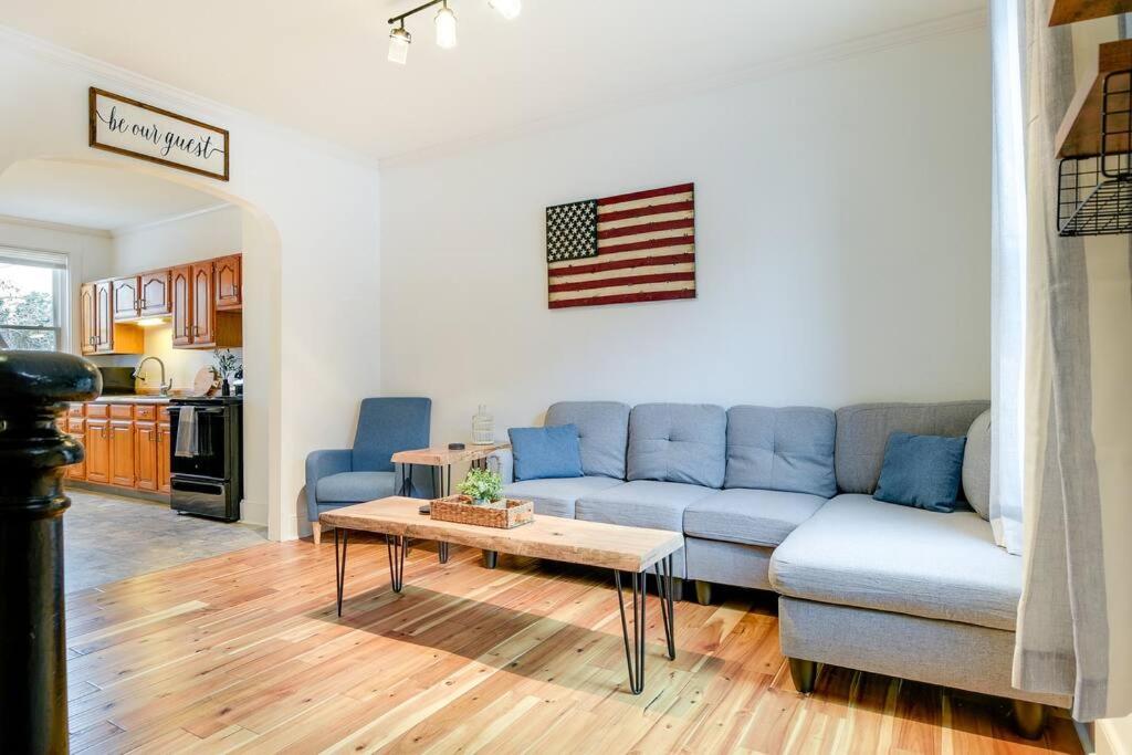 Cozy Retreat in Downtown Lancaster with Backyard Patio photo 1