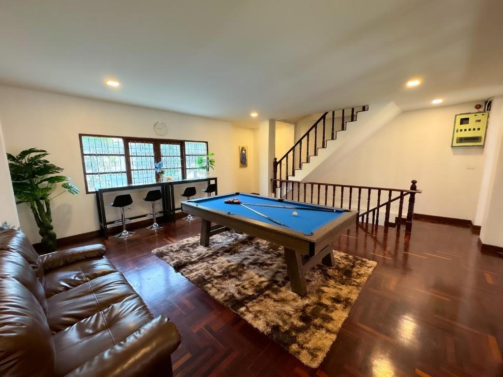 Thonglor 25 Classic Home 5BR/7Beds/14PPL