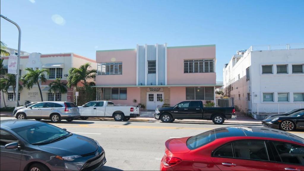 Island House South Beach image