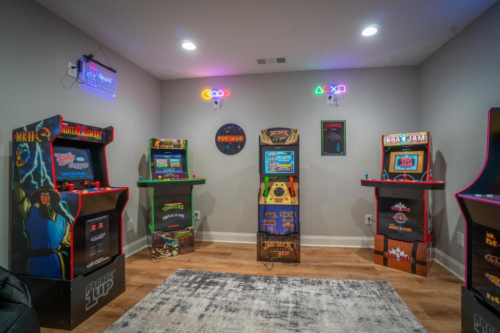 Par-Tee Haus I- Game Room & Hot Tub-Walk to Helen photo 2