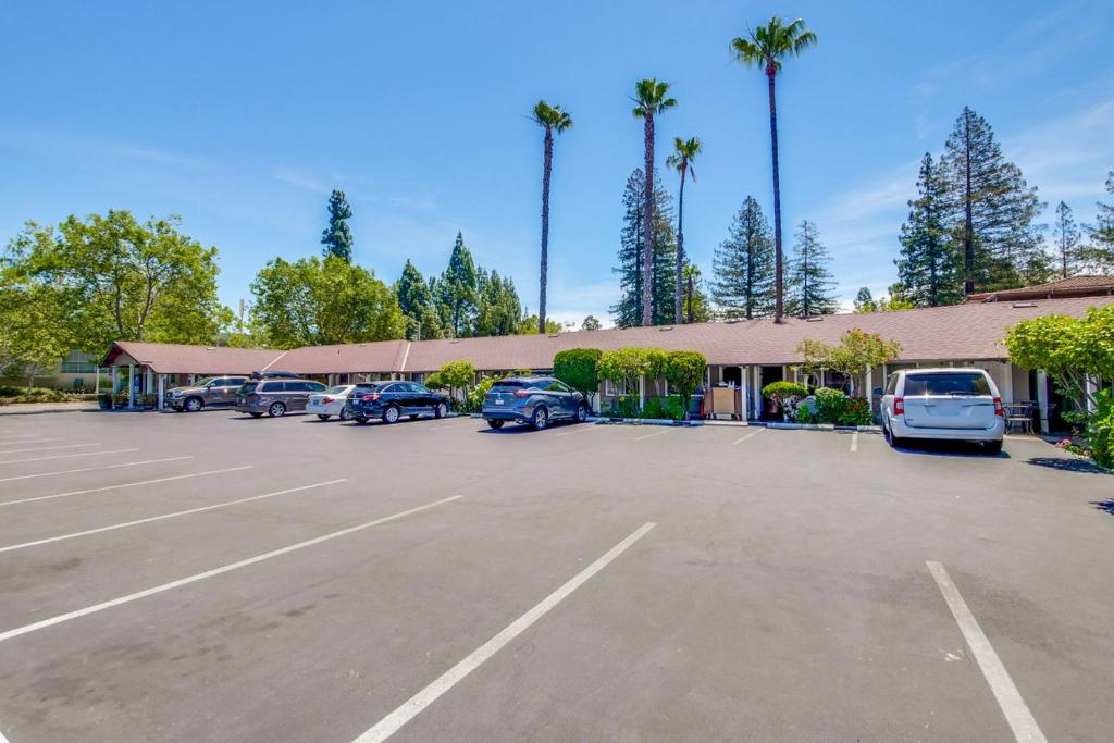 Americas Best Value Inn - Sky Ranch Palo Alto photo 2