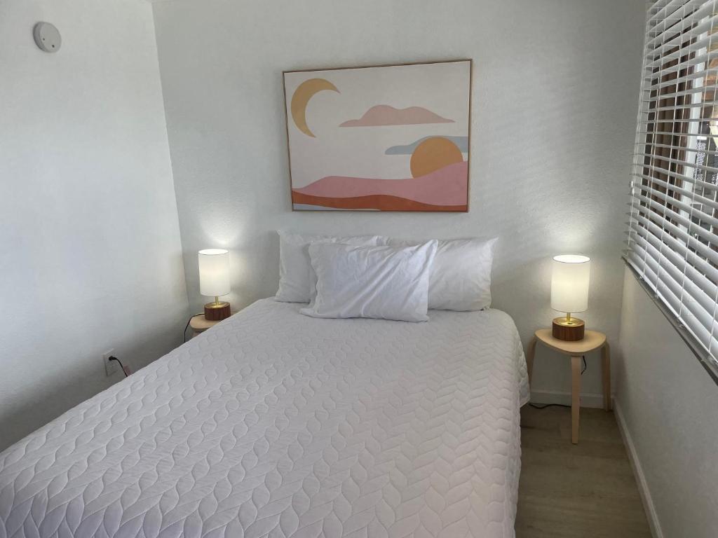 1 Queen Bed photo 1