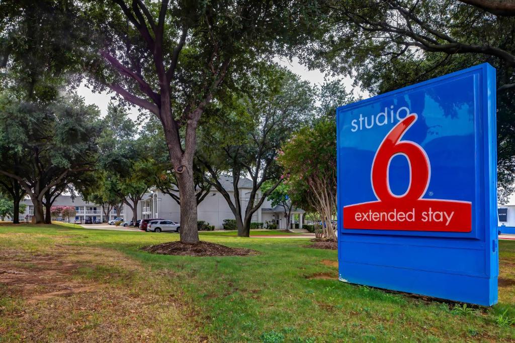 Studio 6 Arlington, TX - South - Dallas image