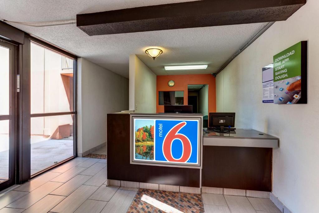 Motel 6 Jackson, TN photo 1