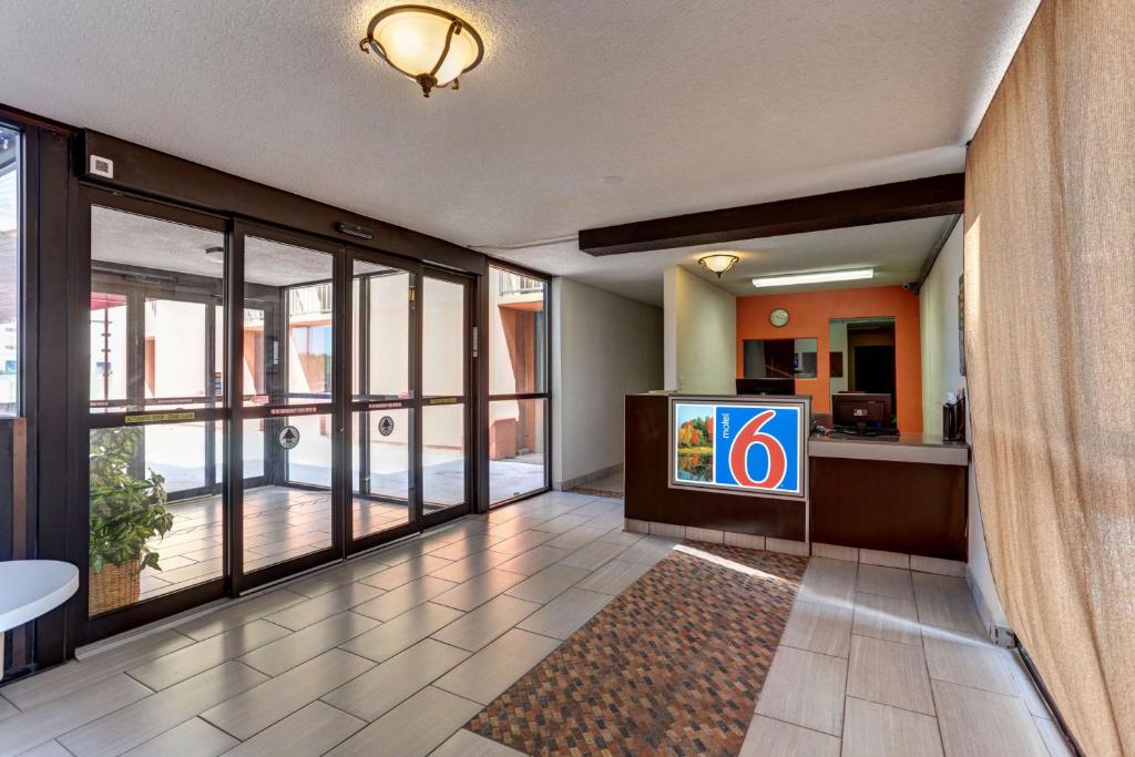 Motel 6 Jackson, TN photo 3
