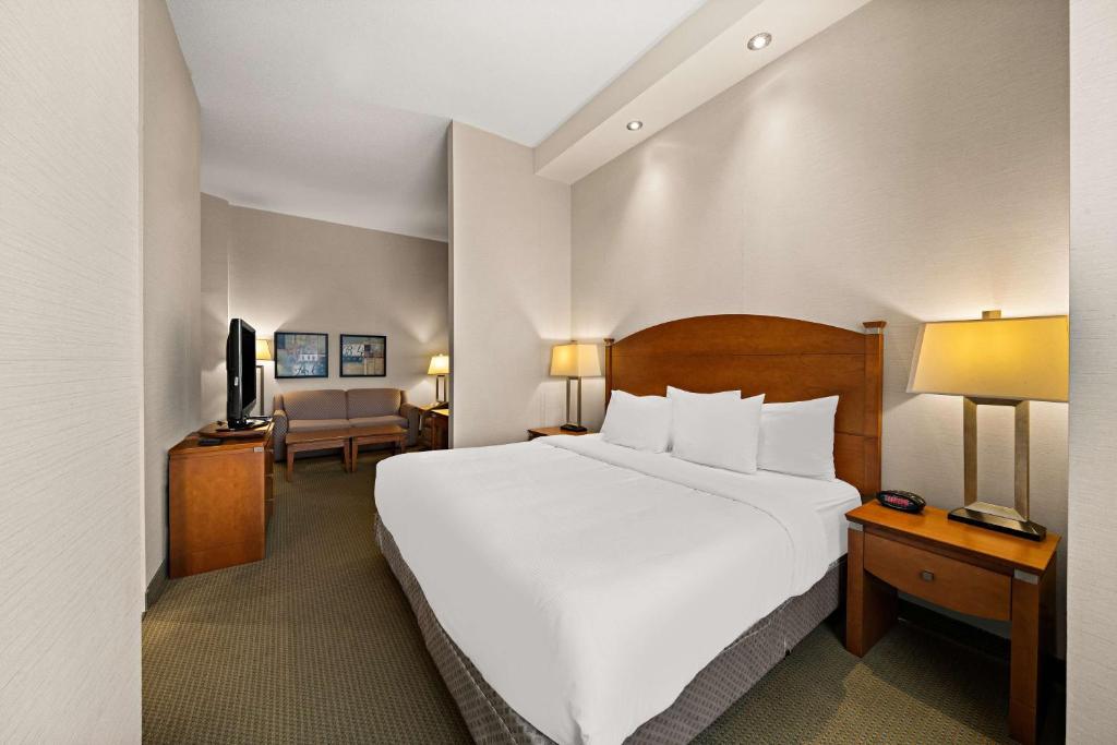 Best Western Plus Orangeville Inn & Suites - Tap to explore photos