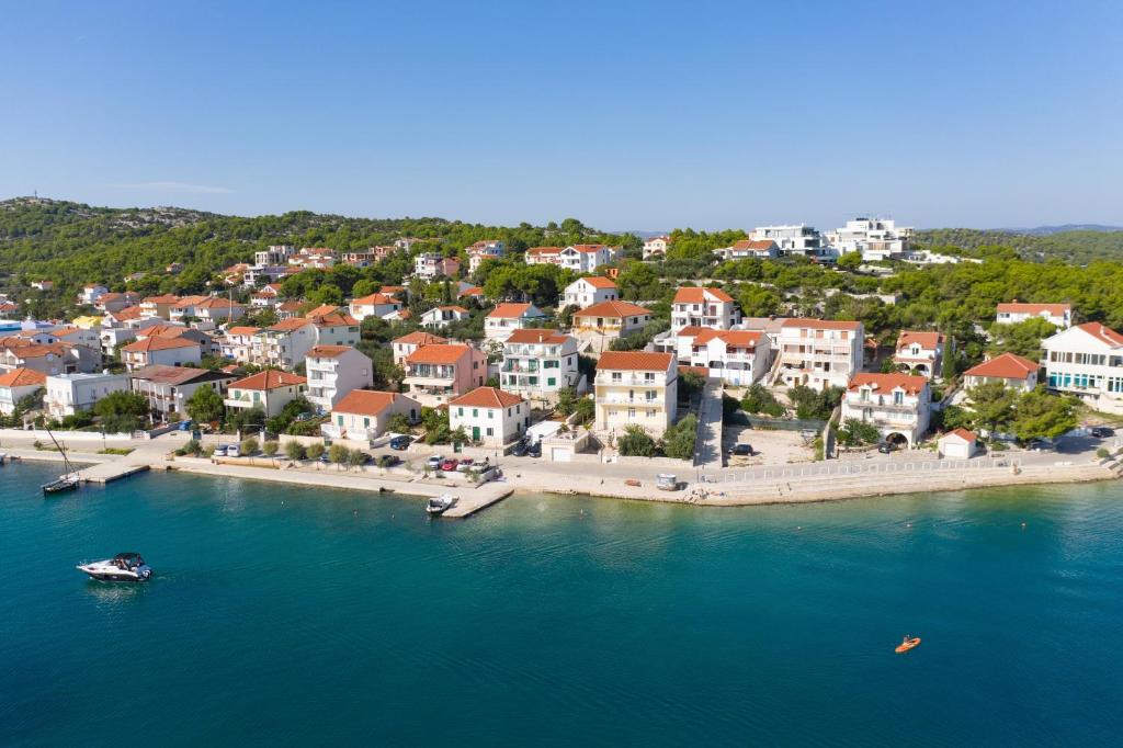 Apartments by the sea Jezera, Murter - 796 photo 1