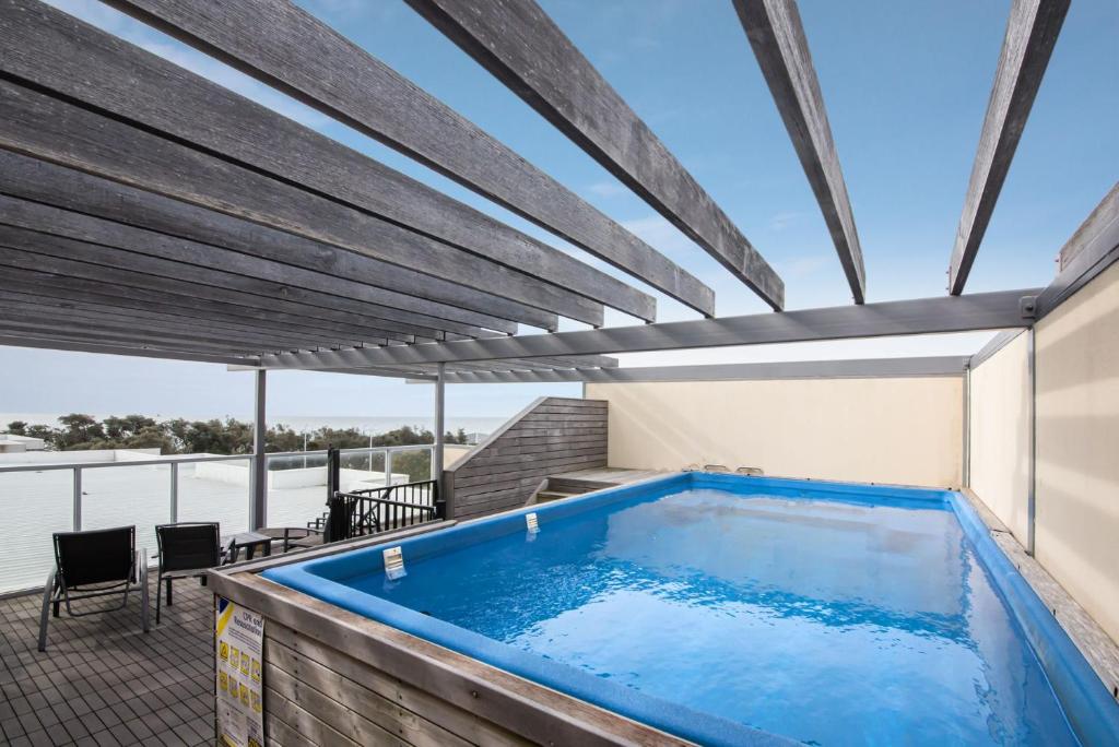 Ocean Blue Views in Central Dromana photo 2