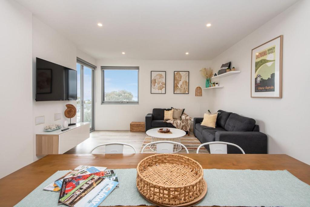 Ocean Blue Views in Central Dromana photo 3