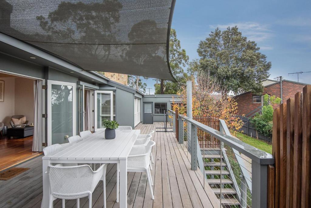 Mt Martha Escape with Spa and Views photo 3