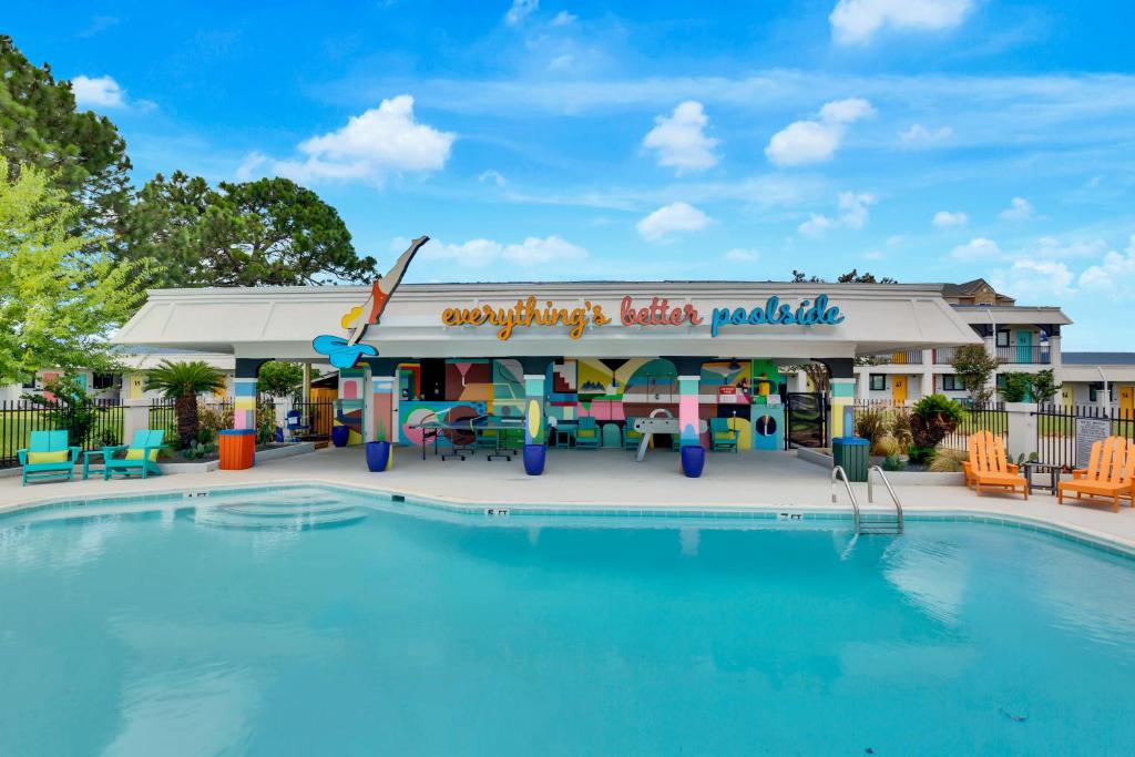 Hotel McCoy - Art, Libations, Pool Society photo 4
