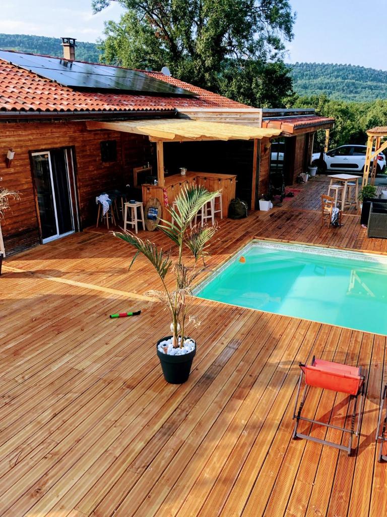 Maison en bois , plein pieds,piscine privative photo 2