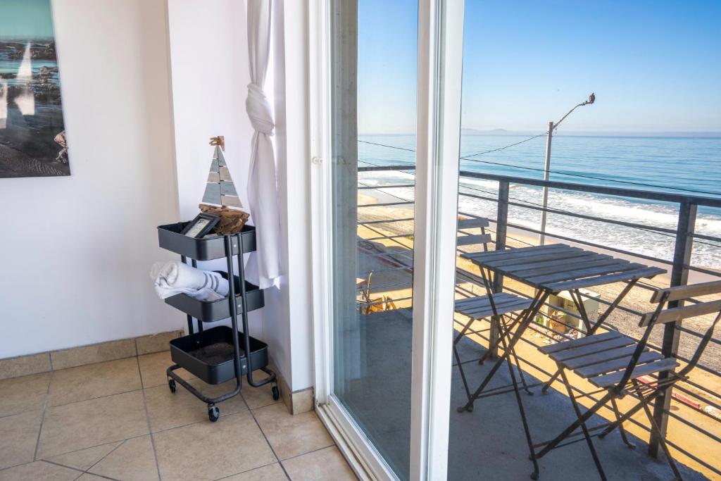 Beachfront, sun, sand & fun - Cozy 1 Bdr Apt photo 2