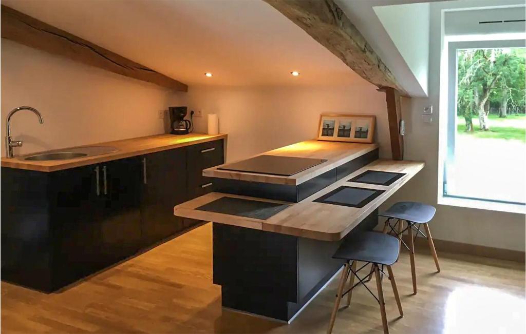 Stunning Apartment In Giscos With Outdoor Swimming Pool photo 4