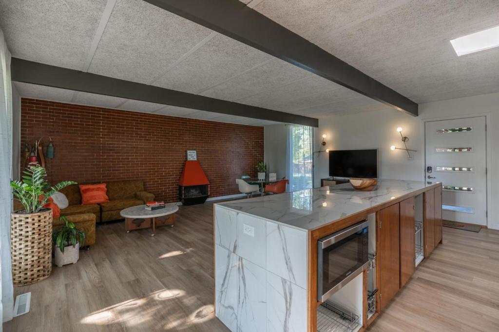 Mid Century Gem