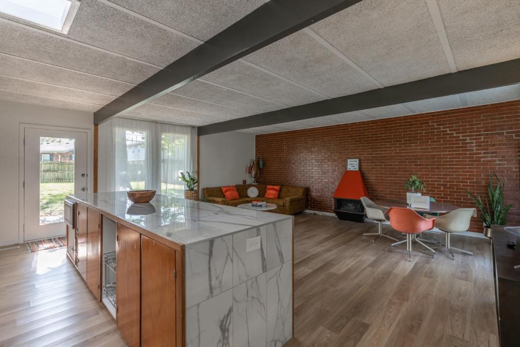 Mid Century Gem photo 1