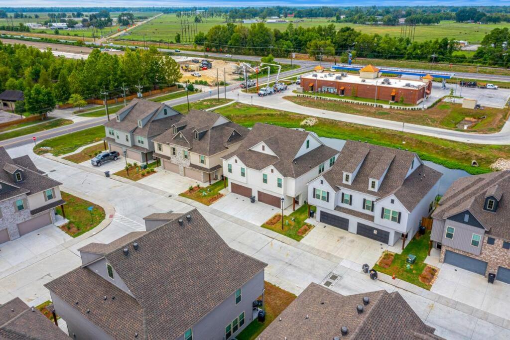 Brand-new home close to LSU campus photo 1