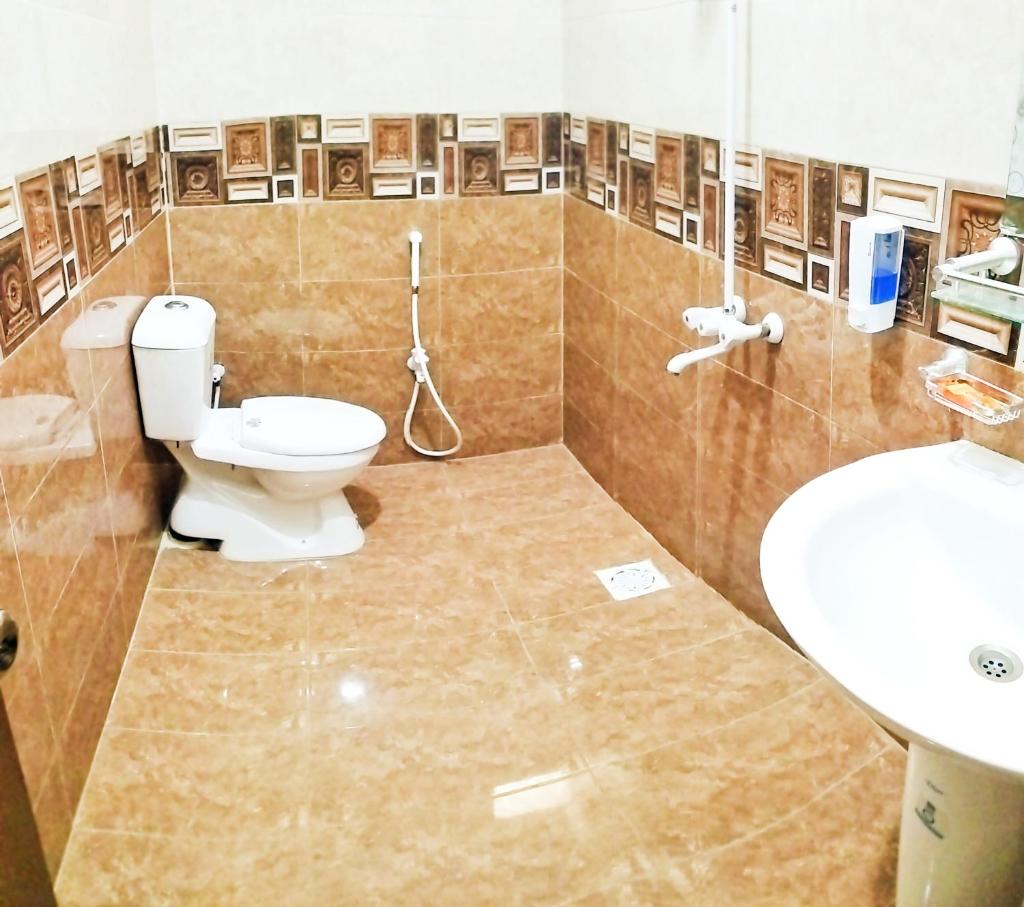 THE PALACE Family Guest House Near Millennium Mall Agha khan hospital Karachi Airport photo 4