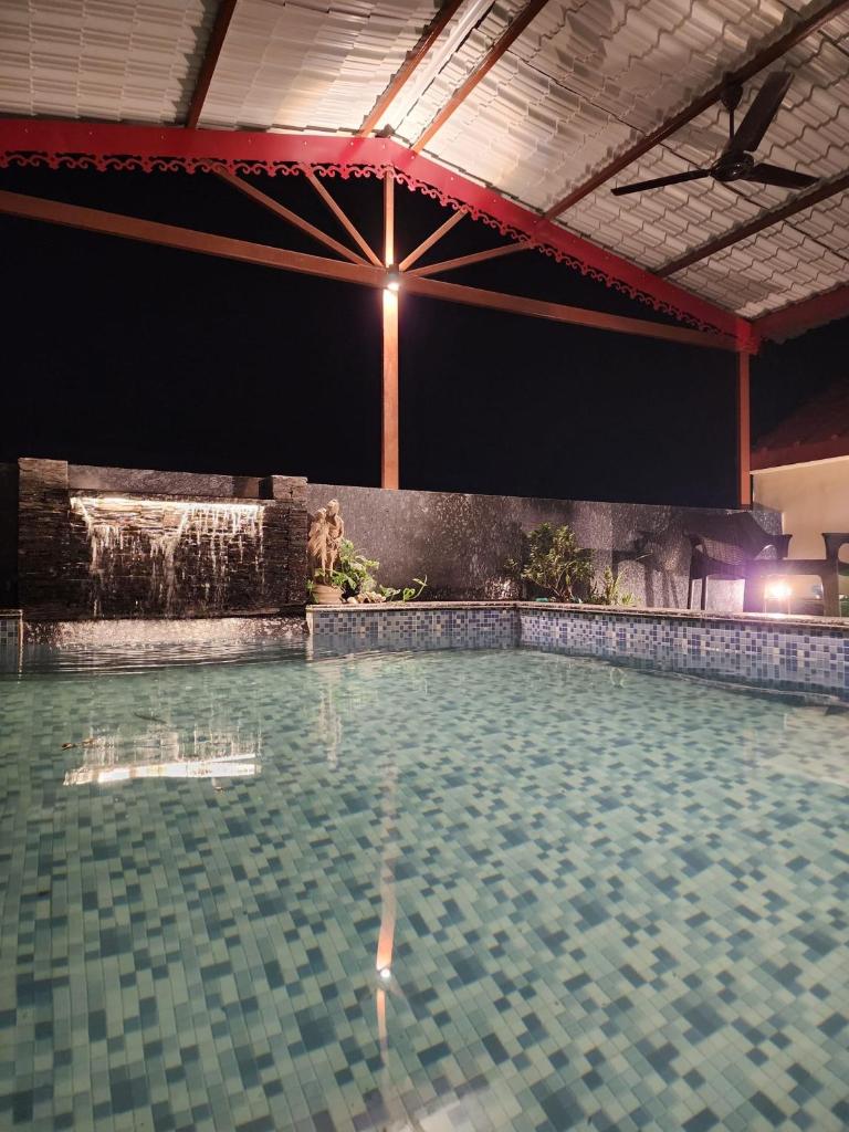 Param Country Home With Pool photo 2