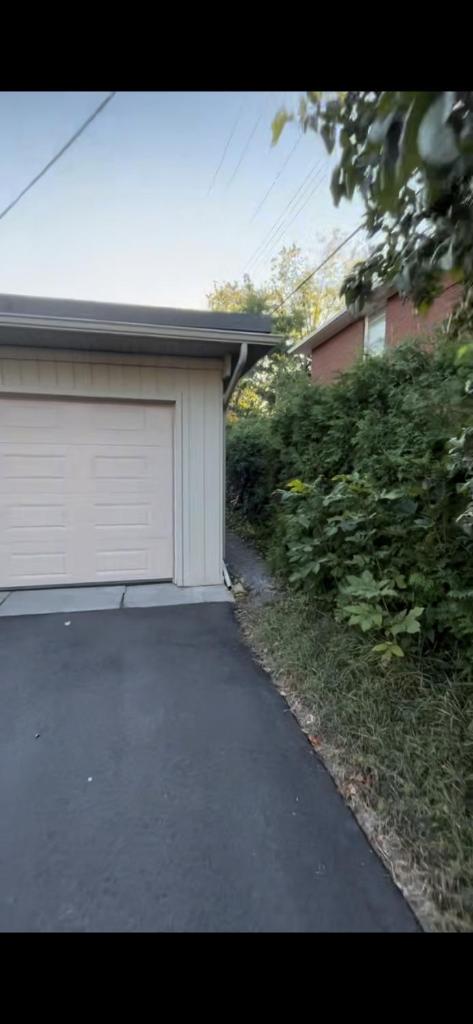 Spacious Guest house -walkout Basement- 4 guests! -dedicated workspace-No Pet! No Cooking! No Smoking! No Party! photo 3