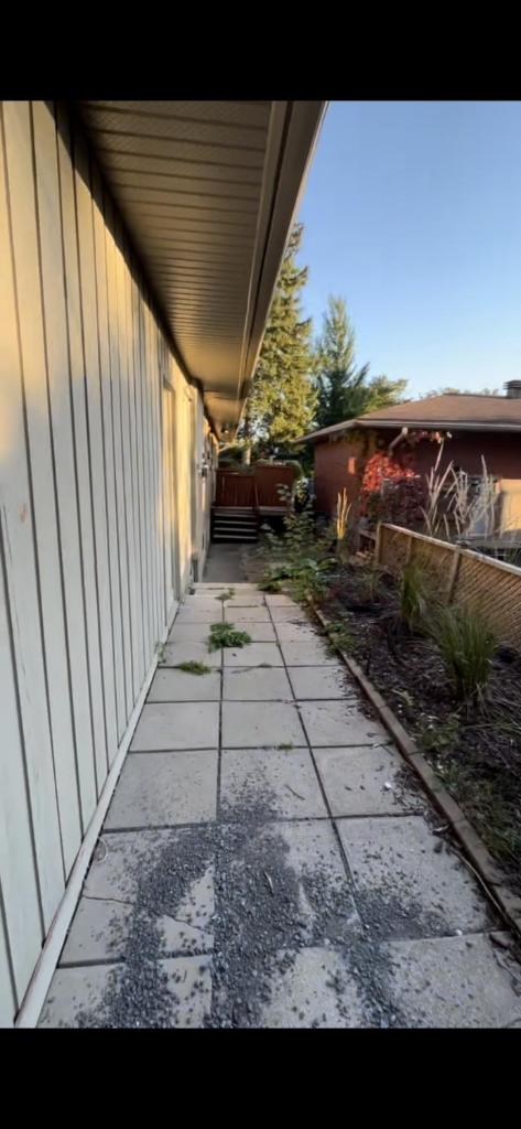 Spacious Guest house -walkout Basement- 4 guests! -dedicated workspace-No Pet! No Cooking! No Smoking! No Party! photo 2