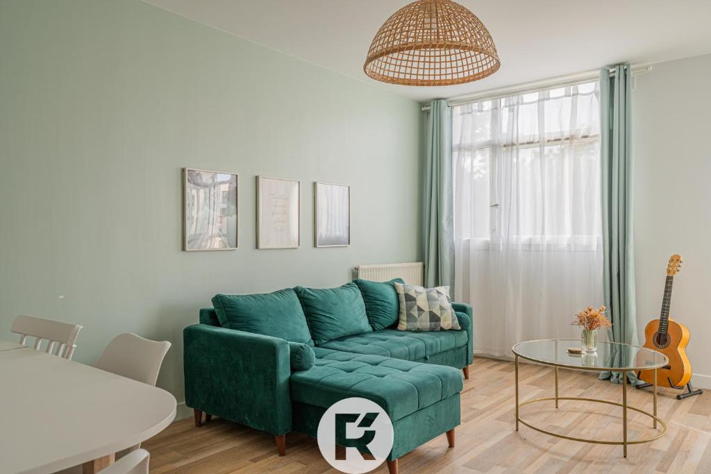 R 'AppartsT3 Serenity Haven photo 2