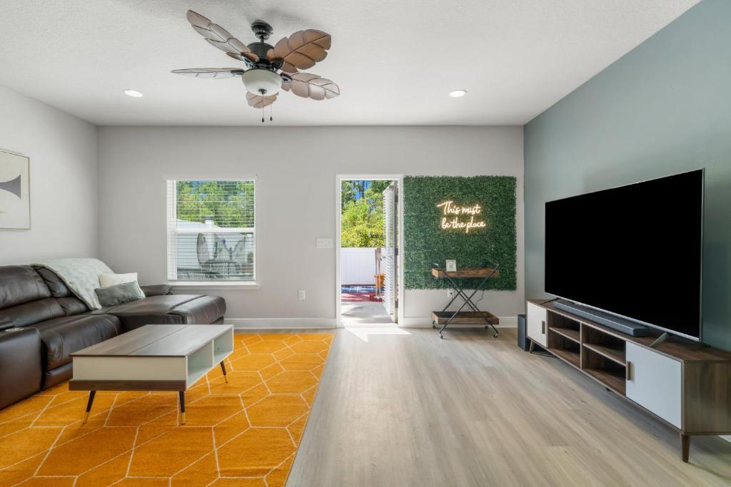 7654 Shadow Lake Drive - Ocean's Eleven