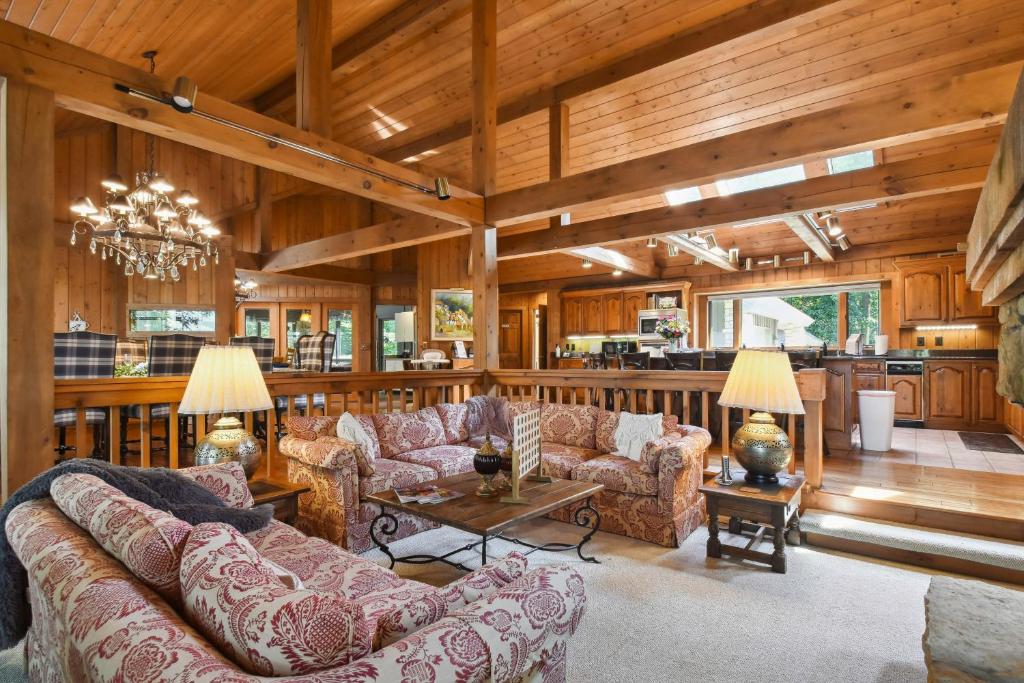 Galena Getaway with Hot Tub, Home Theater and More! photo 3