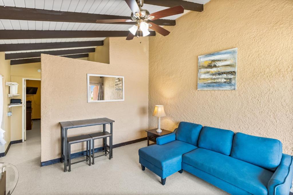 One blue Caribbean View condo photo 4