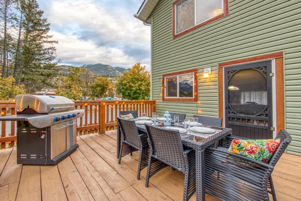 Radium 5br Home Ping Pong, Foosball, & Gazebo photo 3