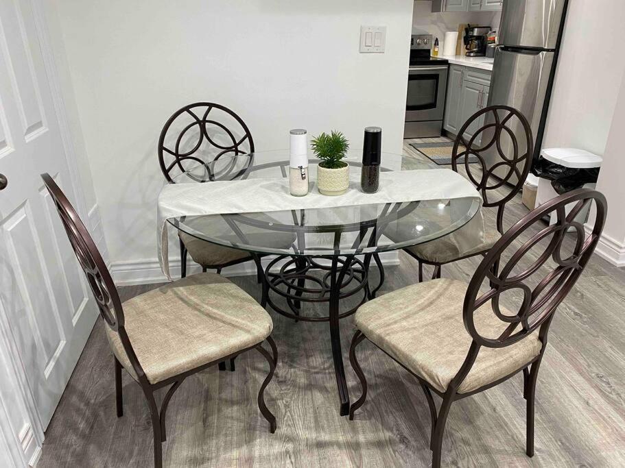 Adorable 2-Bedroom Basement with Sep Entrance photo 3
