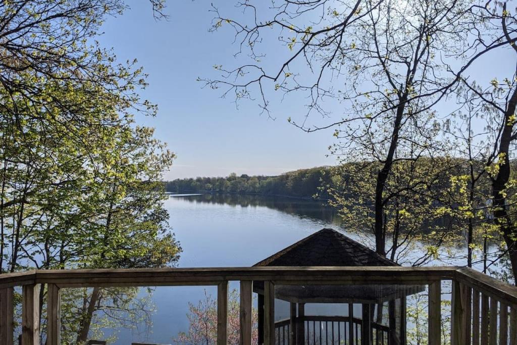 Stunning lakefront 4 season cottage in PEC photo 2