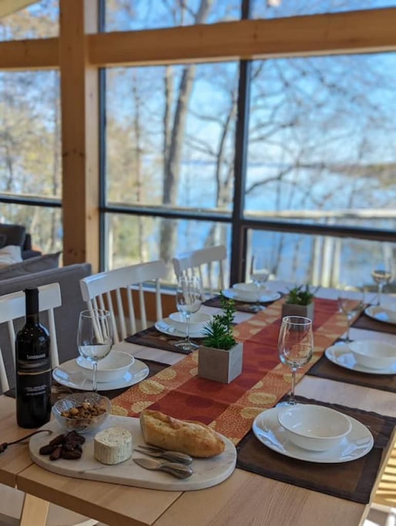 Stunning lakefront 4 season cottage in PEC photo 4