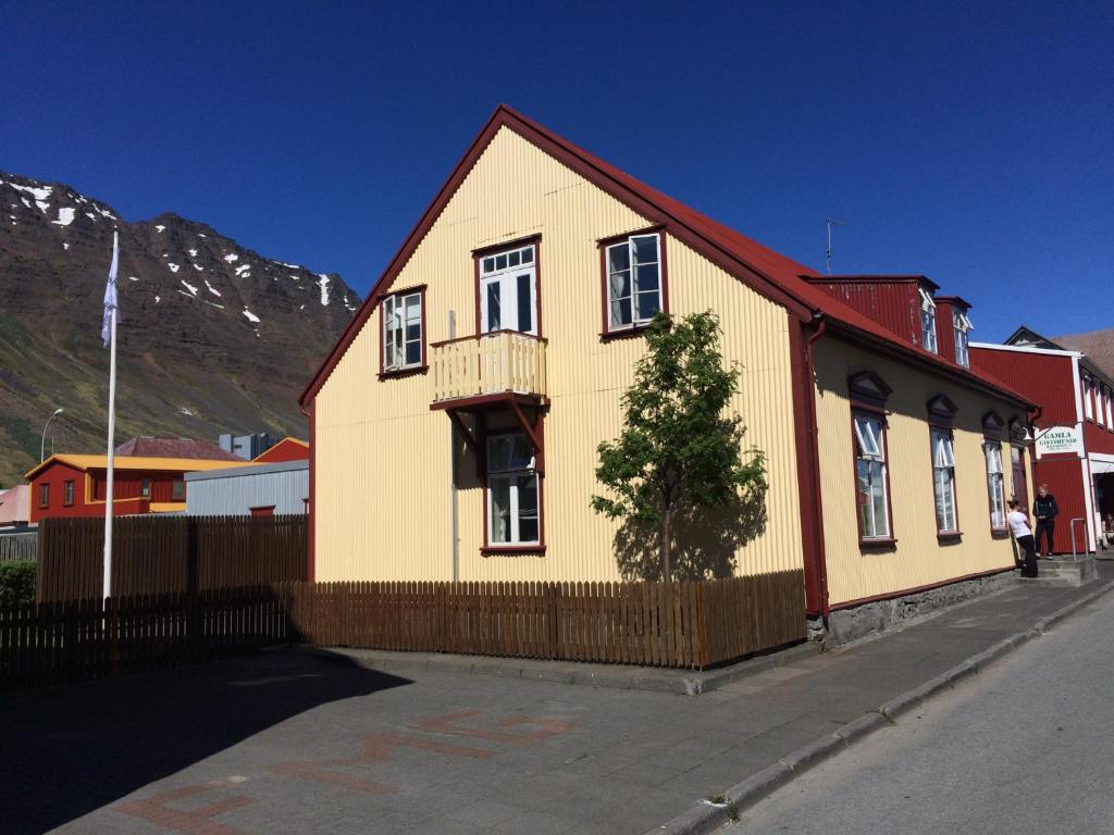 Guesthouse Ísafjördur - Gamla photo 2