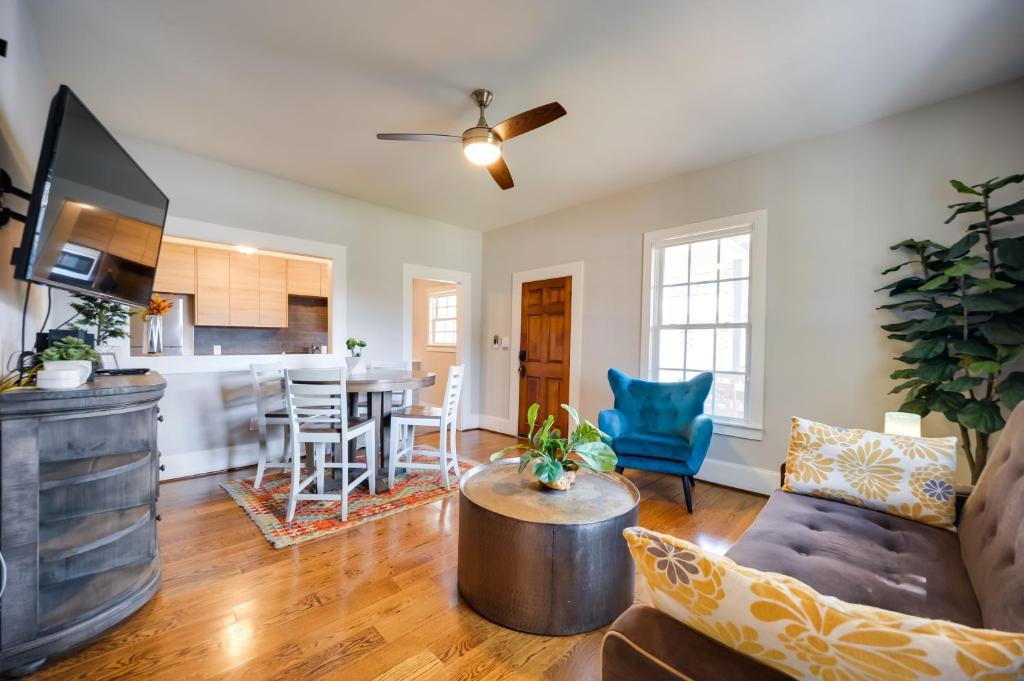 Updated Marble Falls Apartment with Private Porch!