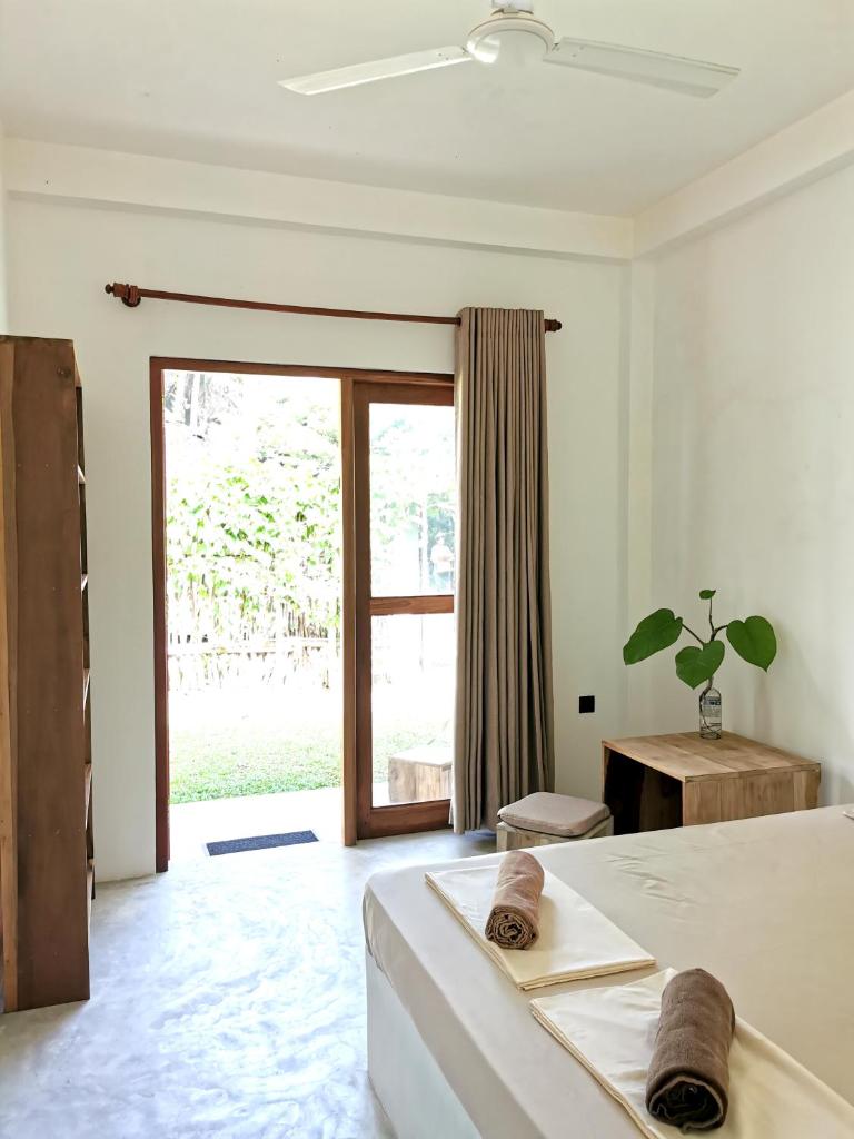 back yard Madiha - restaurant and rooms photo 4