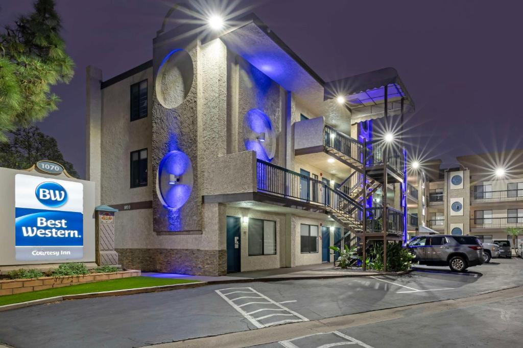 Best Western Courtesy Inn Hotel - Anaheim Resort image