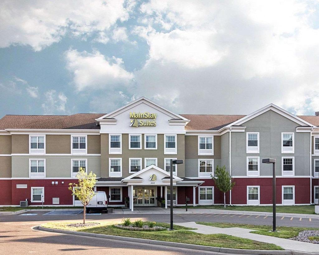 MainStay Suites Minot image