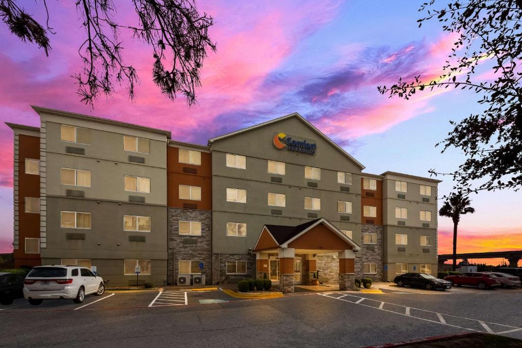 Comfort Inn & Suites ATX North photo 1