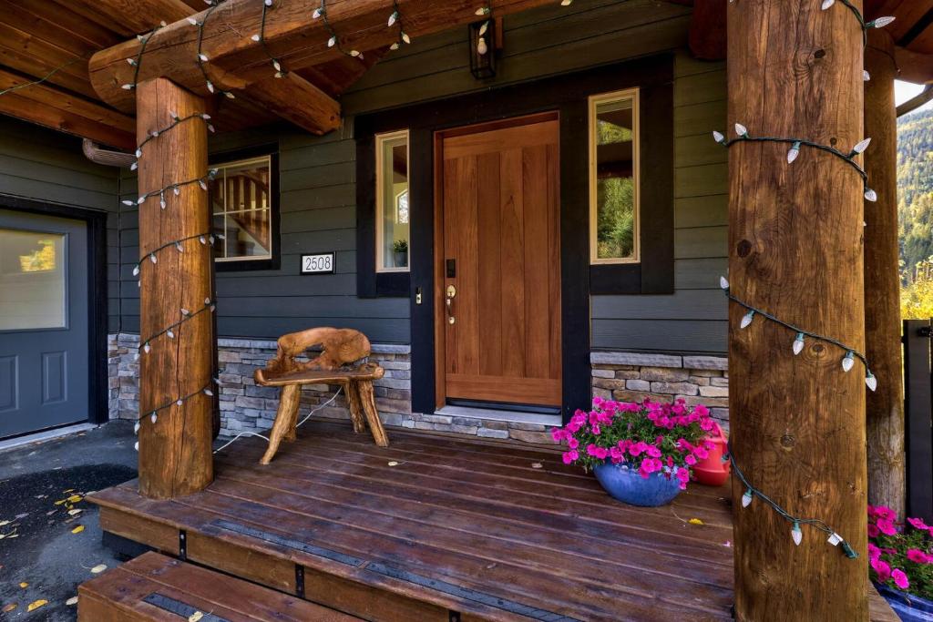 West Pine Lodge home photo 2
