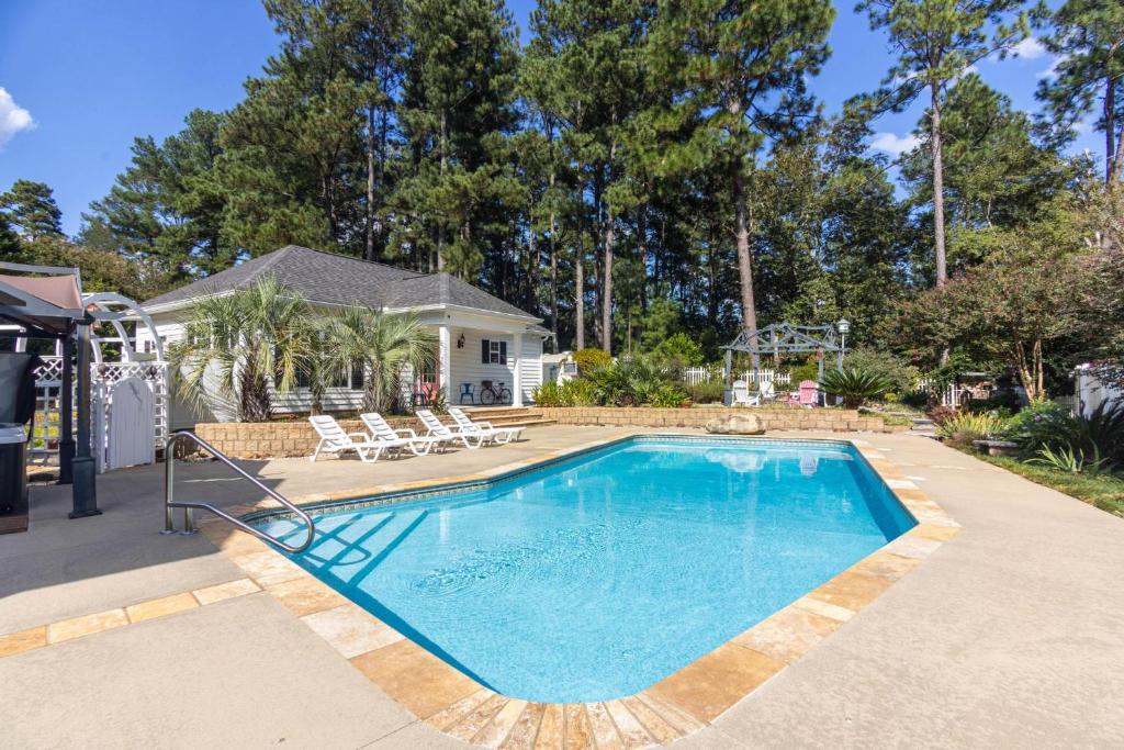 Tranquil Getaway Aiken, SC Cottage with Pool & Spa photo 3