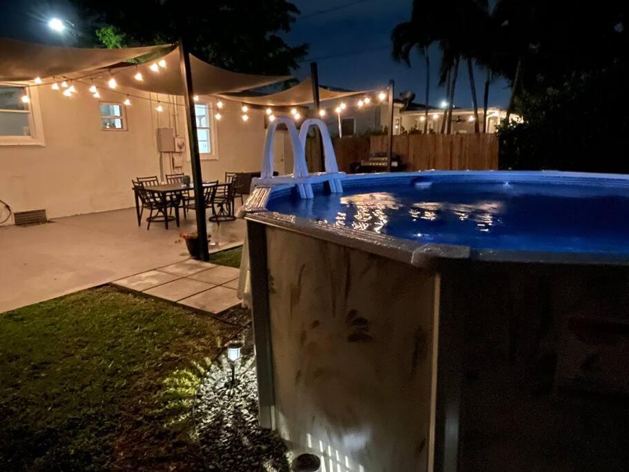 Coral Gables Home with POOL Near Airport. King beds image