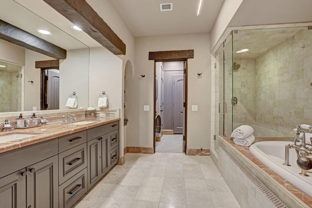 The Arrabelle at Vail Square, a RockResort photo 2